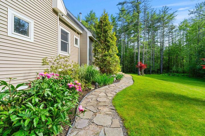 Property Photo:  12 Doe Farm Lane  NH 03857 