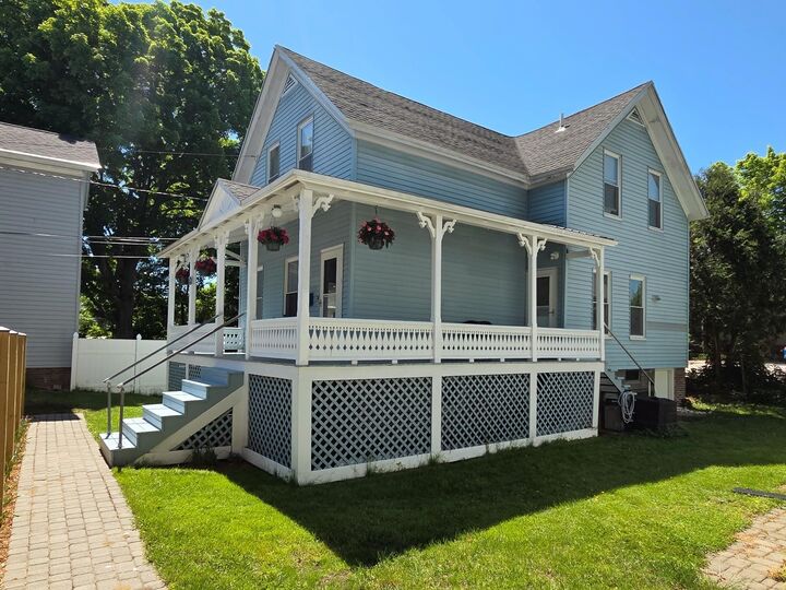 Property Photo:  5 1/2 Lyndon Street  NH 03301 