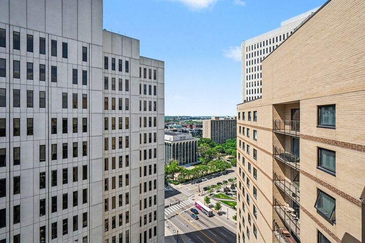 Property Photo:  121 Washington Avenue S 1911  MN 55401 