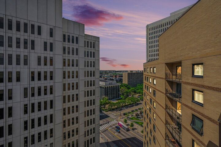 Property Photo: 121 Washington Avenue S 1911 MN 55401