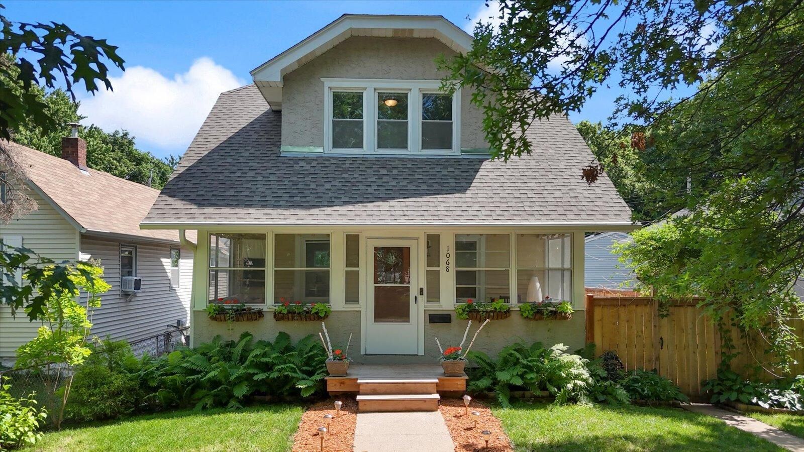 Property Photo:  1068 Pleasant Avenue  MN 55102 
