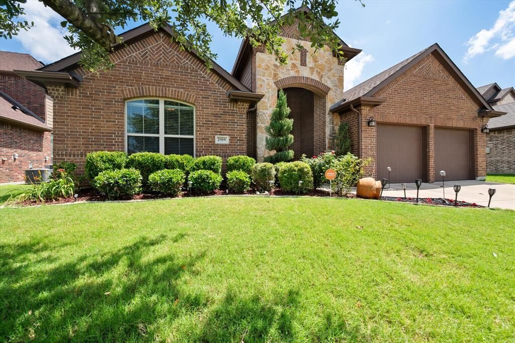 Property Photo:  2919 Ladoga Drive  TX 75054 