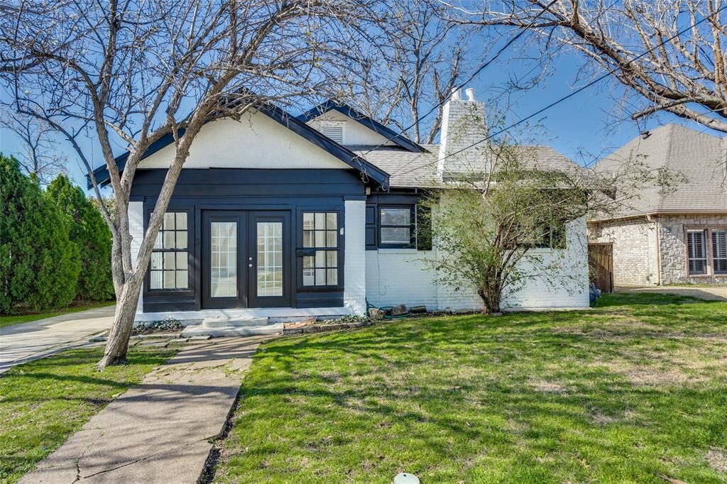Property Photo:  5011 Parkland Avenue  TX 75235 