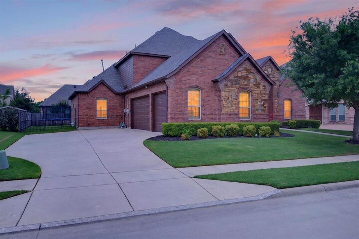 Property Photo:  7112 Chimney Creek Drive  TX 76182 