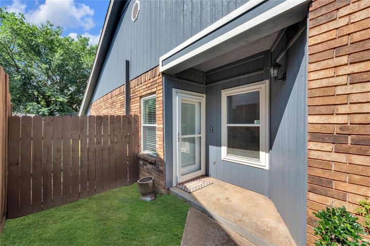 Property Photo: 613 Canterbury Street TX 76039