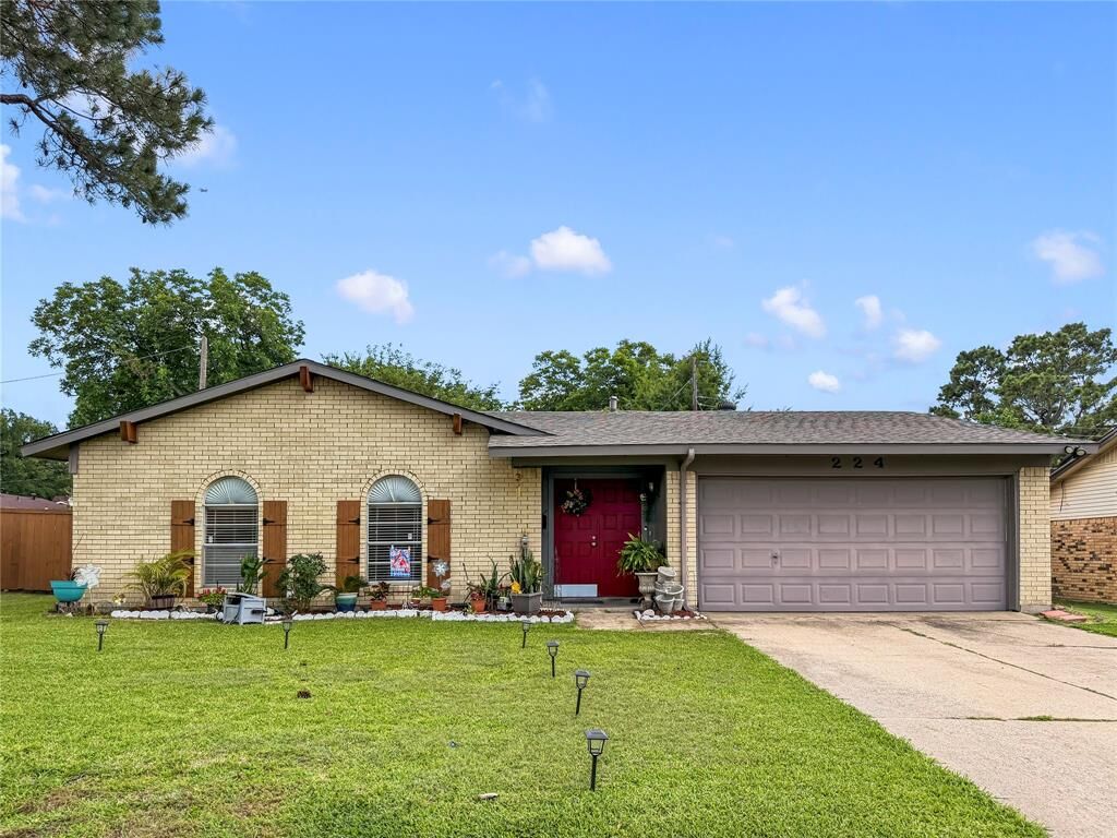 Property Photo:  224 E Grubb Drive  TX 75149 