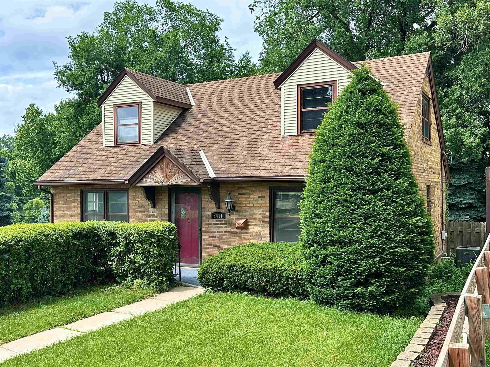 Property Photo: 2411 Allan St IA 51103