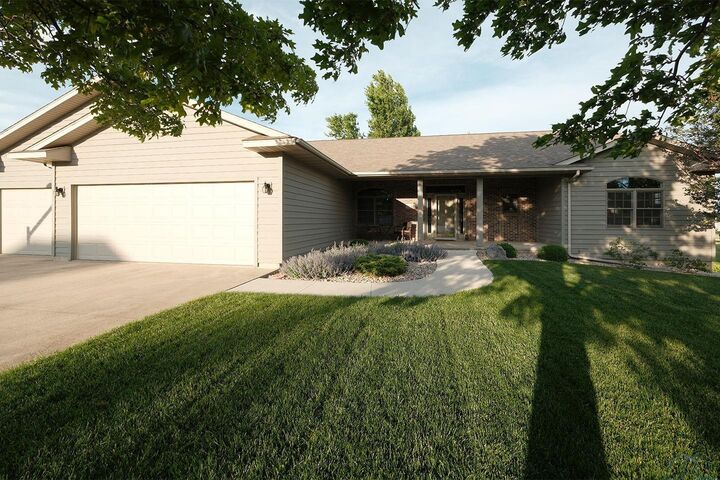 Property Photo: 1642 4th Avenue SE IA 51250