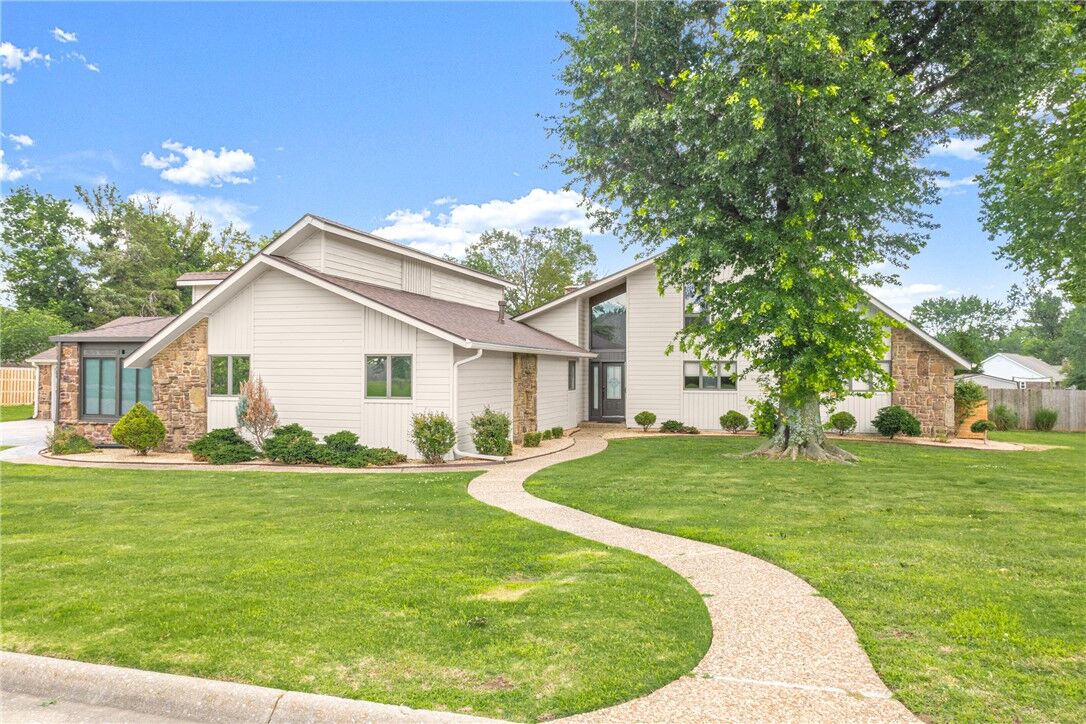 Property Photo: 4603 W Centre Court AR 72758