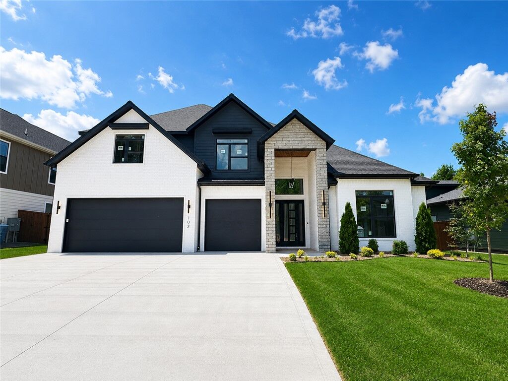 Property Photo:  103 NW Trail Ridge Road  AR 72712 