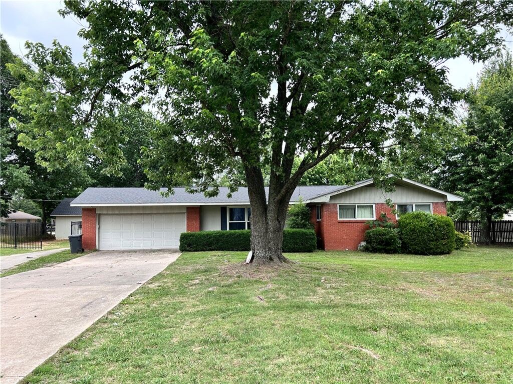 Property Photo: 2025 S Dixieland Road AR 72758