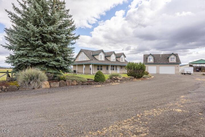 Property Photo: 24585 Dodds Road OR 97701