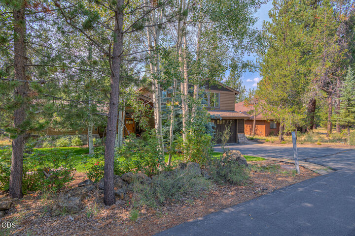 Property Photo: 58017 Tokatee Lane OR 97707