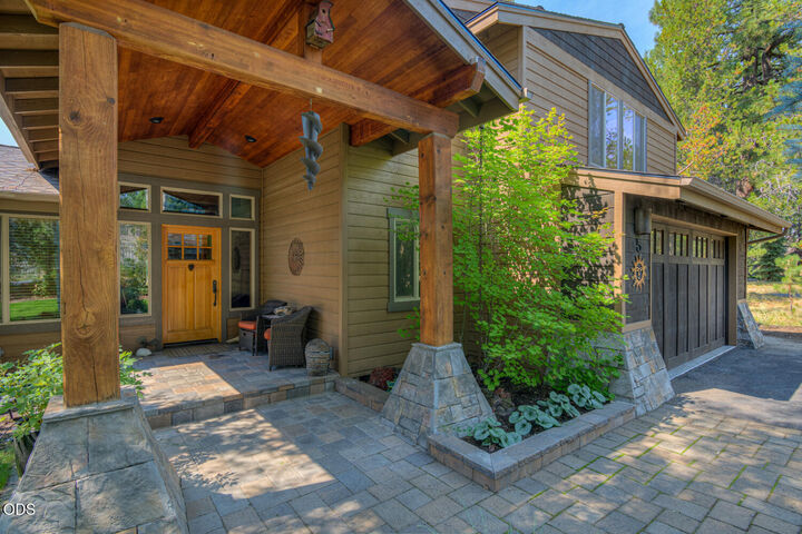 Property Photo:  58017 Tokatee Lane  OR 97707 