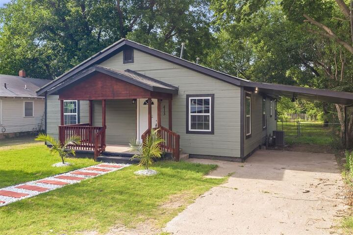 Property Photo:  413 SE 3rd Street  OK 73401 
