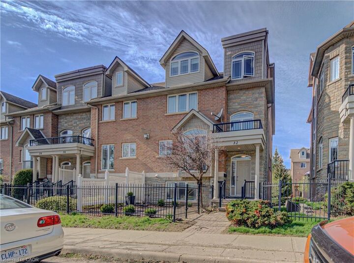 32 Bruce Street — photo 1