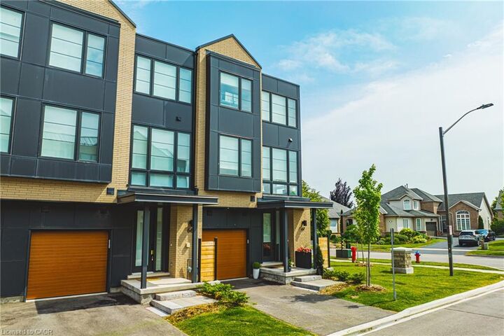 Property Photo: 2273 Turnberry Road 67 ON L7M 426