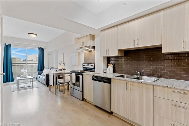 Property Photo:  275 Larch Street G603  ON N2L 3R2 