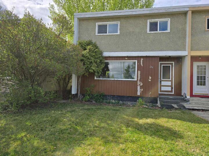 Property Photo: 9521 89 Avenue AB T8S 1G7