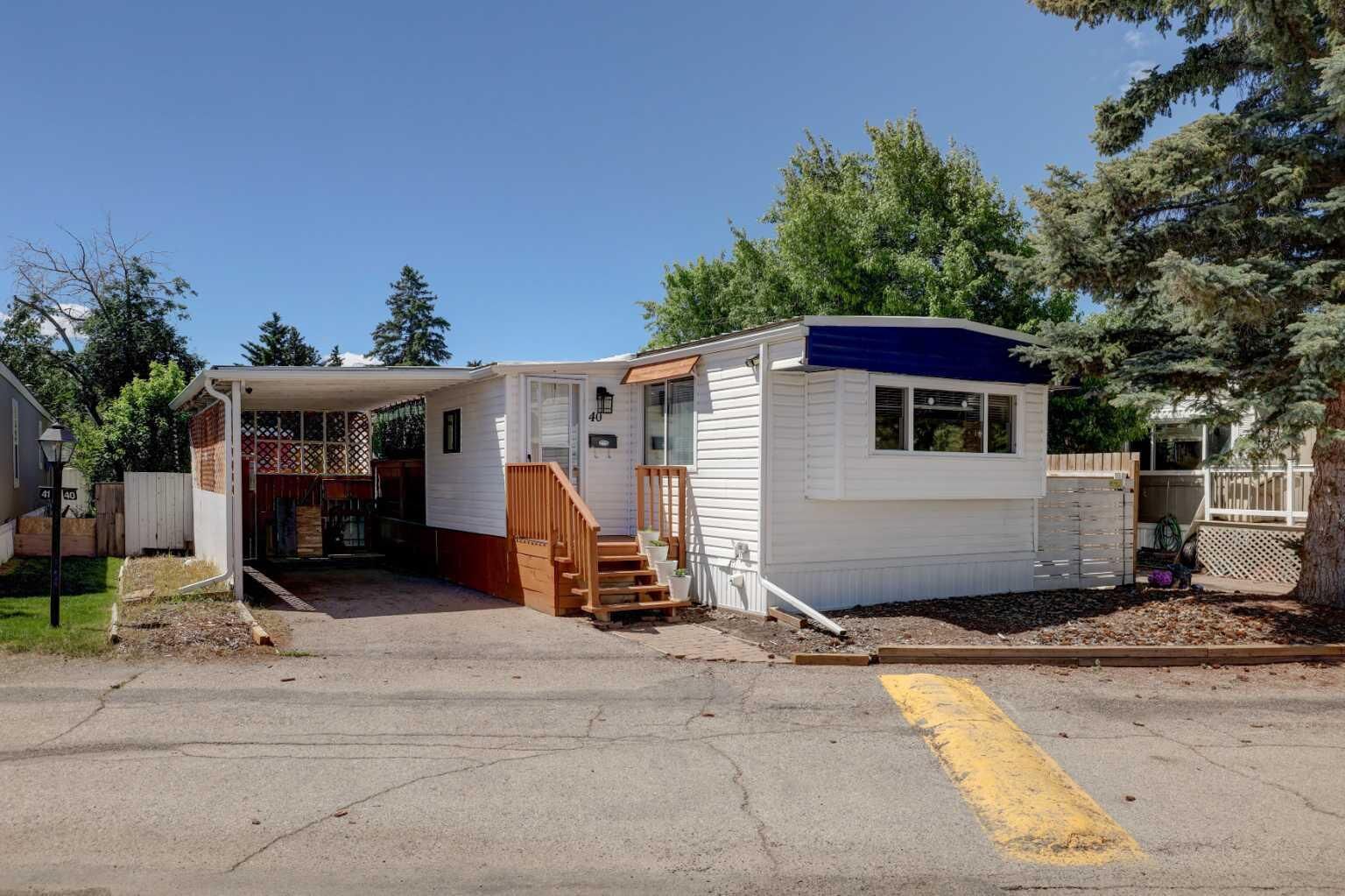 Property Photo: 3223 83 Street NW 40 AB T3B 5M8