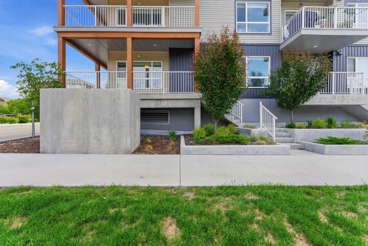 Property Photo: 1605 17 Street SE 102 AB T2G 2L7