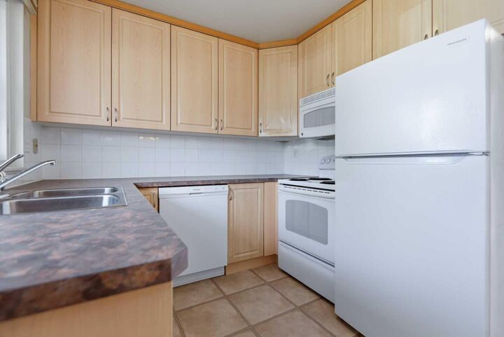 Property Photo:  3907 39 Street 1505  AB T4N 0M6 