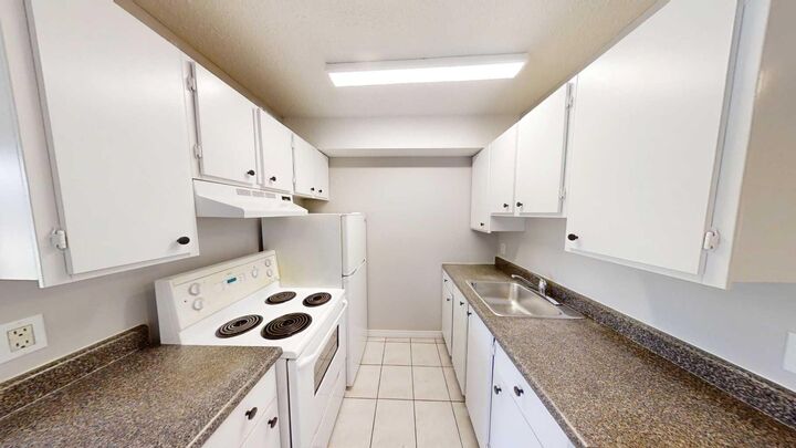 Property Photo:  10028 105 Avenue 2  AB T8V 1H1 