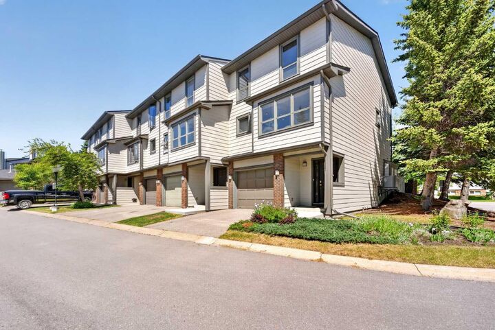 185 Woodridge Drive SW 1 — photo 1