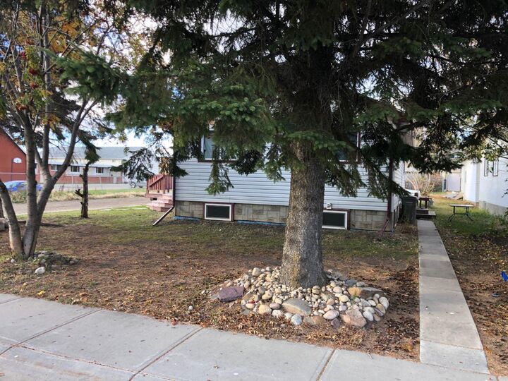 Property Photo: 9856 104 Avenue AB T8V 1E4