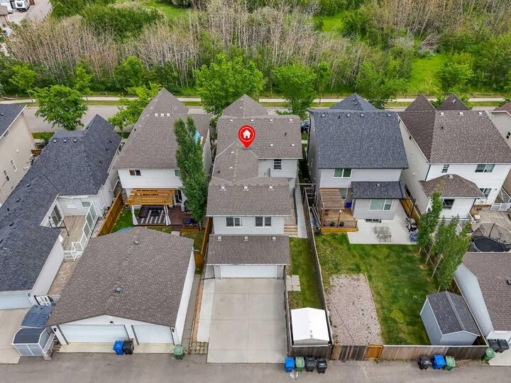 Property Photo: 240 Elgin Meadows Way SE AB T2Z 0R9