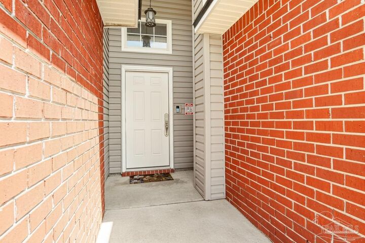 Property Photo: 760 Hanley Downs Dr FL 32533