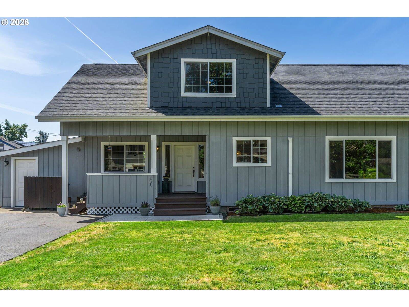 Property Photo: 286 N 6th St OR 97426