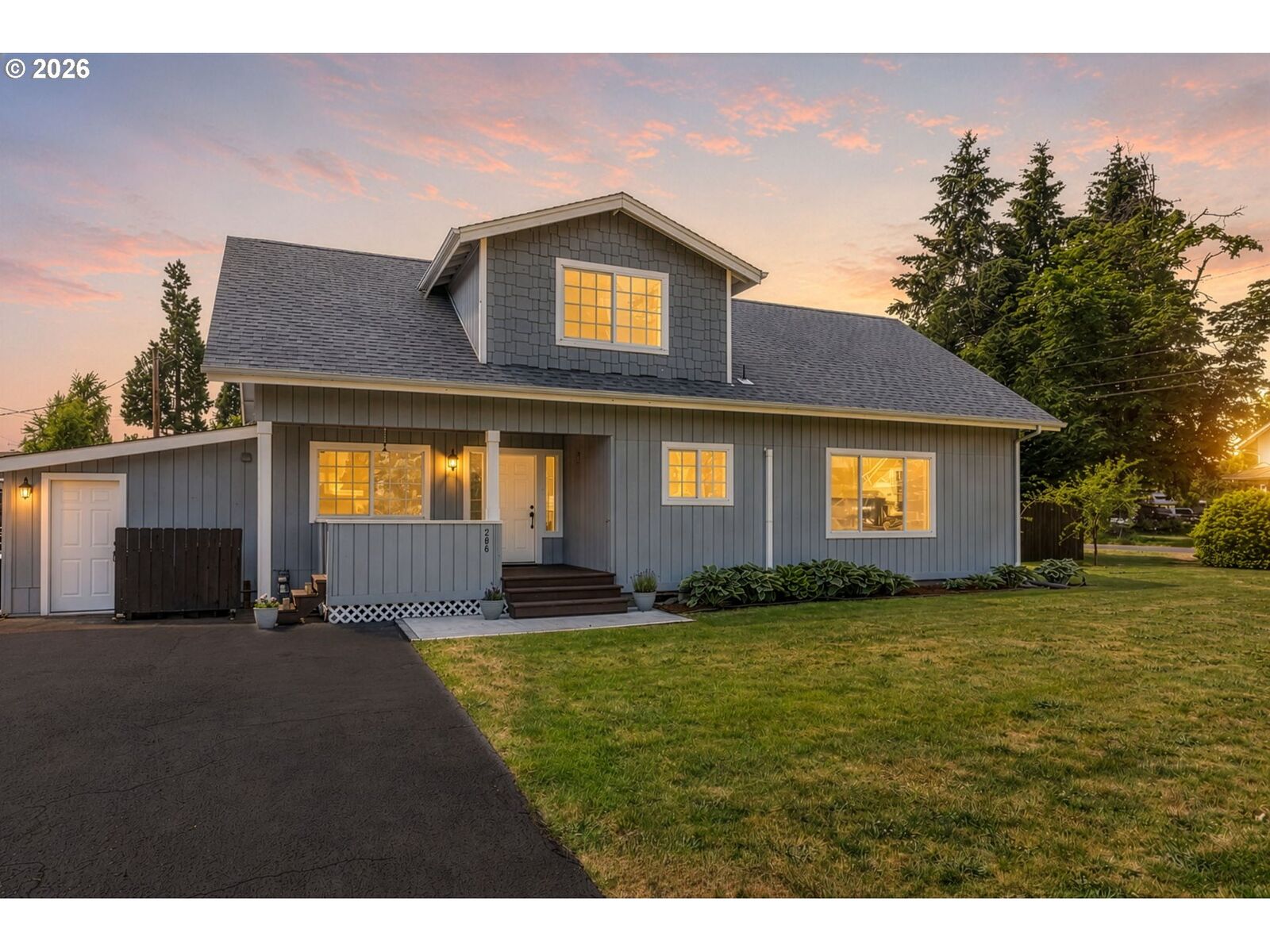 Property Photo:  286 N 6th St  OR 97426 
