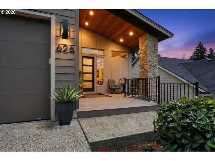 Property Photo: 626 NE Province Ct WA 98607