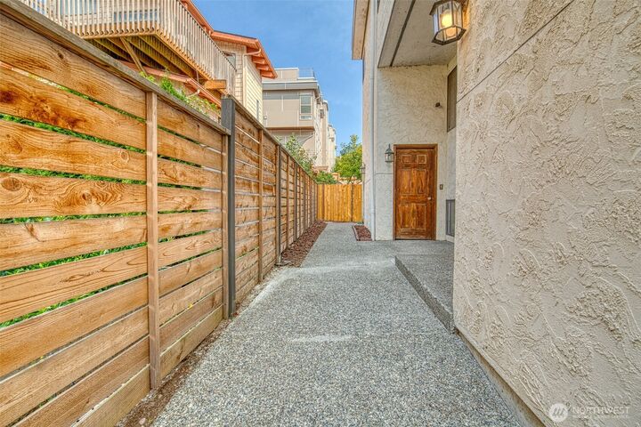 Property Photo: 1006 N 43rd Street 201 WA 98103
