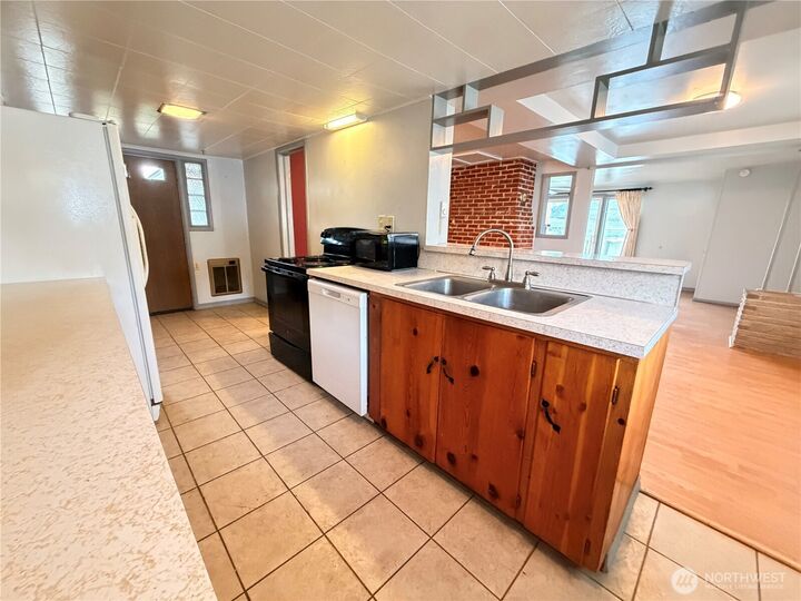 Property Photo:  2108  Deerpath  WA 98844 