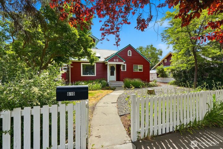 Property Photo:  610 N Sampson Street  WA 98926 
