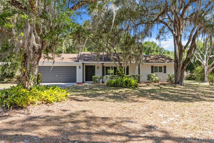 Property Photo:  1255 E Estate Point  FL 34450 