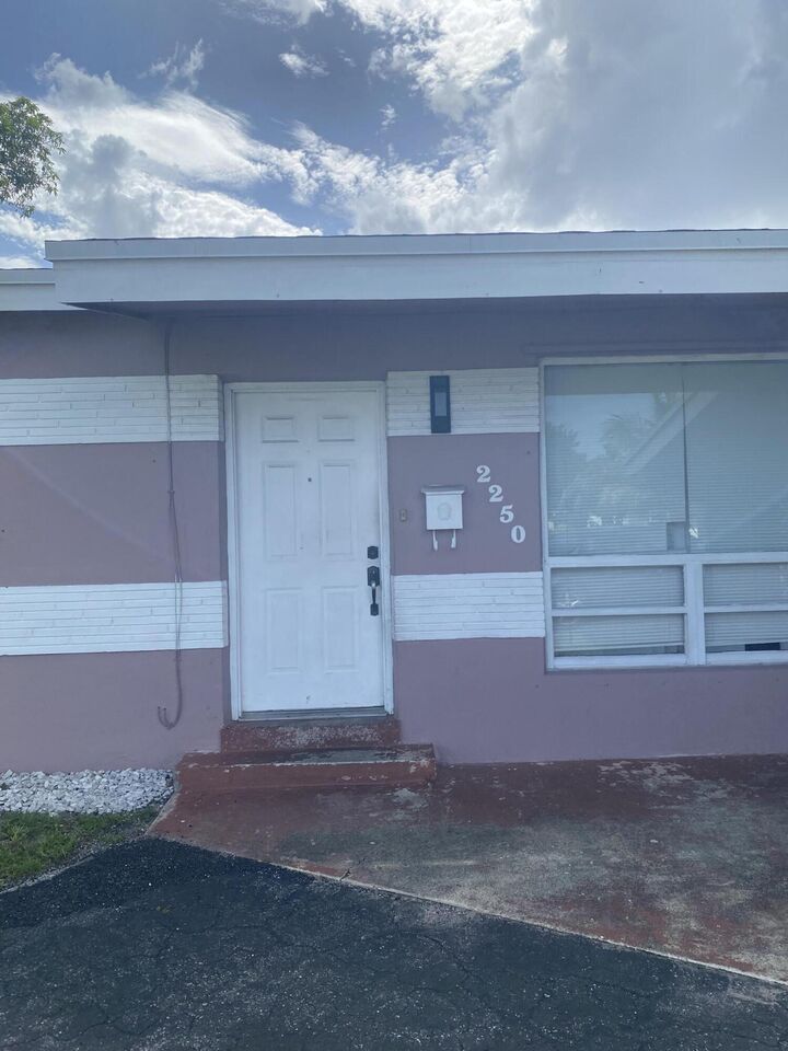 Property Photo:  2250 Gulfstream Drive  FL 33023 
