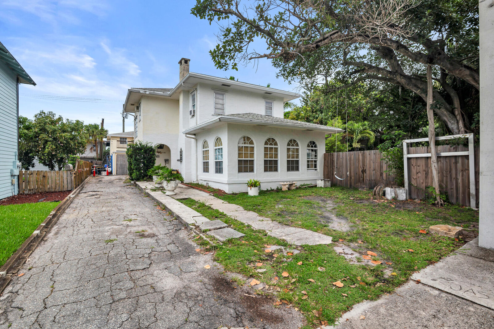 Property Photo: 821 Omar Road FL 33405
