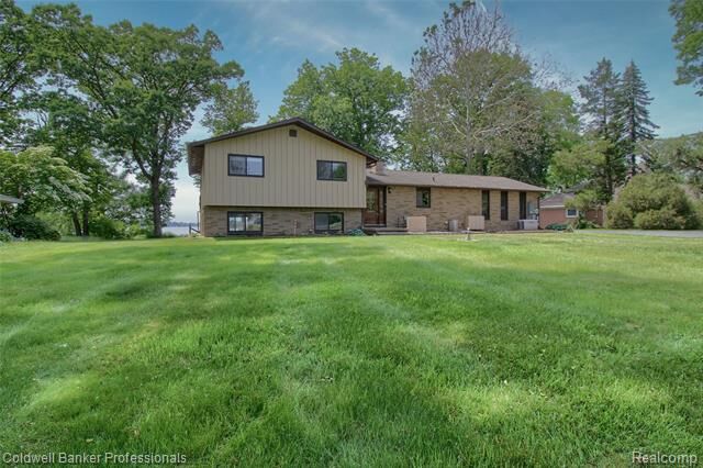 Property Photo:  11770 Sunset Lane  MI 48111 