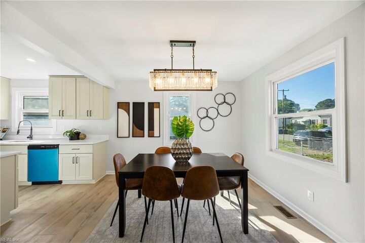 Property Photo:  22 Fairview Cir S  VA 23702 