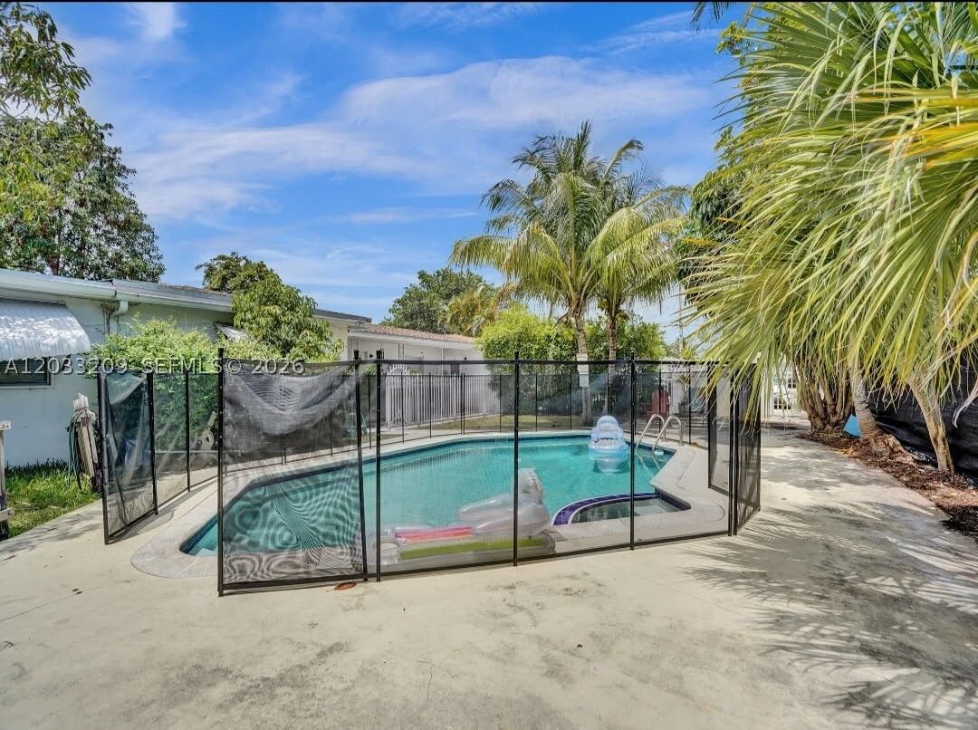 Property Photo:  2442 Garfield St 4  FL 33020 