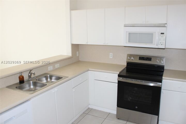 Property Photo: 4284 SW 157th Ave 127 FL 33027