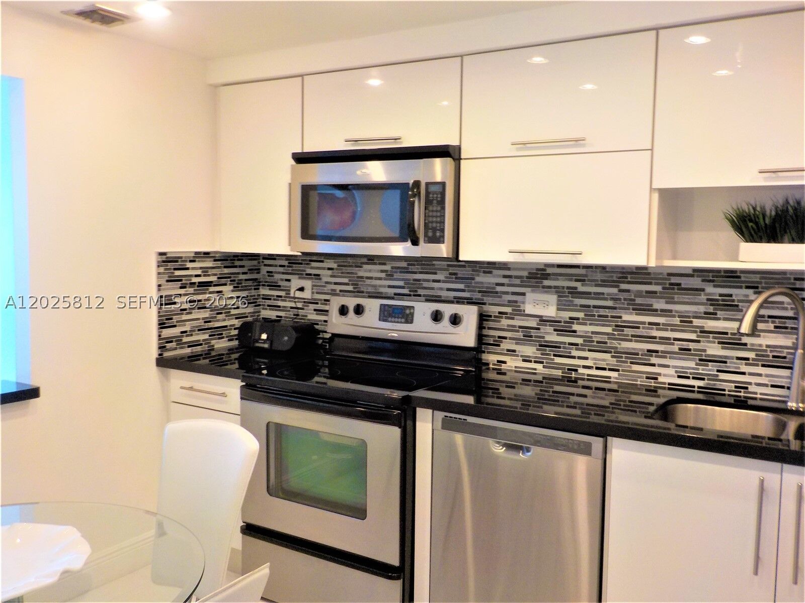 Property Photo: 20225 NE 34th Ct 618 FL 33180