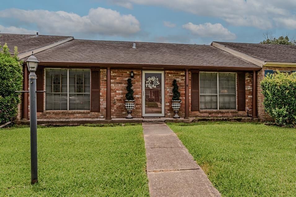 Property Photo:  5975 Meadow Way  TX 77707 