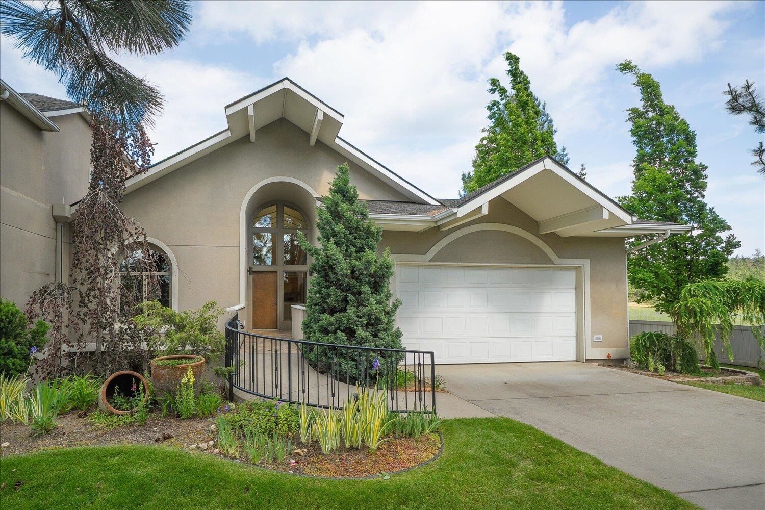 Property Photo: 1821 S Viewcrest Ln WA 99212