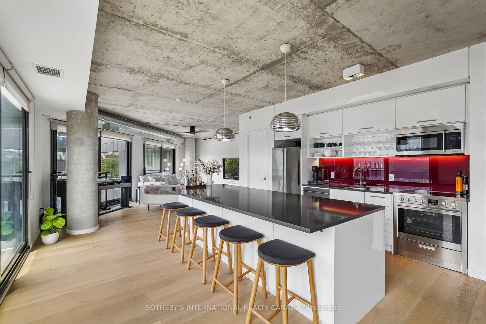 Property Photo: 47 Lower River Street Ph39 ON M5A 0G1