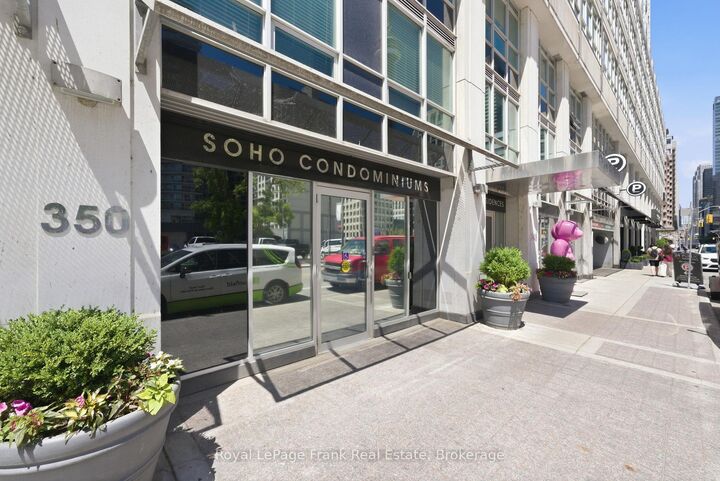 350 Wellington Street W M24 — photo 1