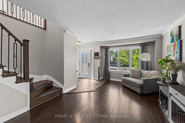 Property Photo: 49 Kittiwake Drive ON K2S 1Z8